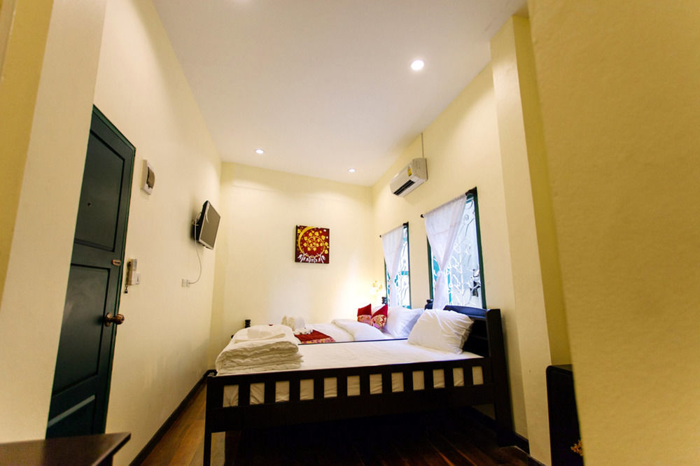 Srisomboon Hostel Trang Dış mekan fotoğraf