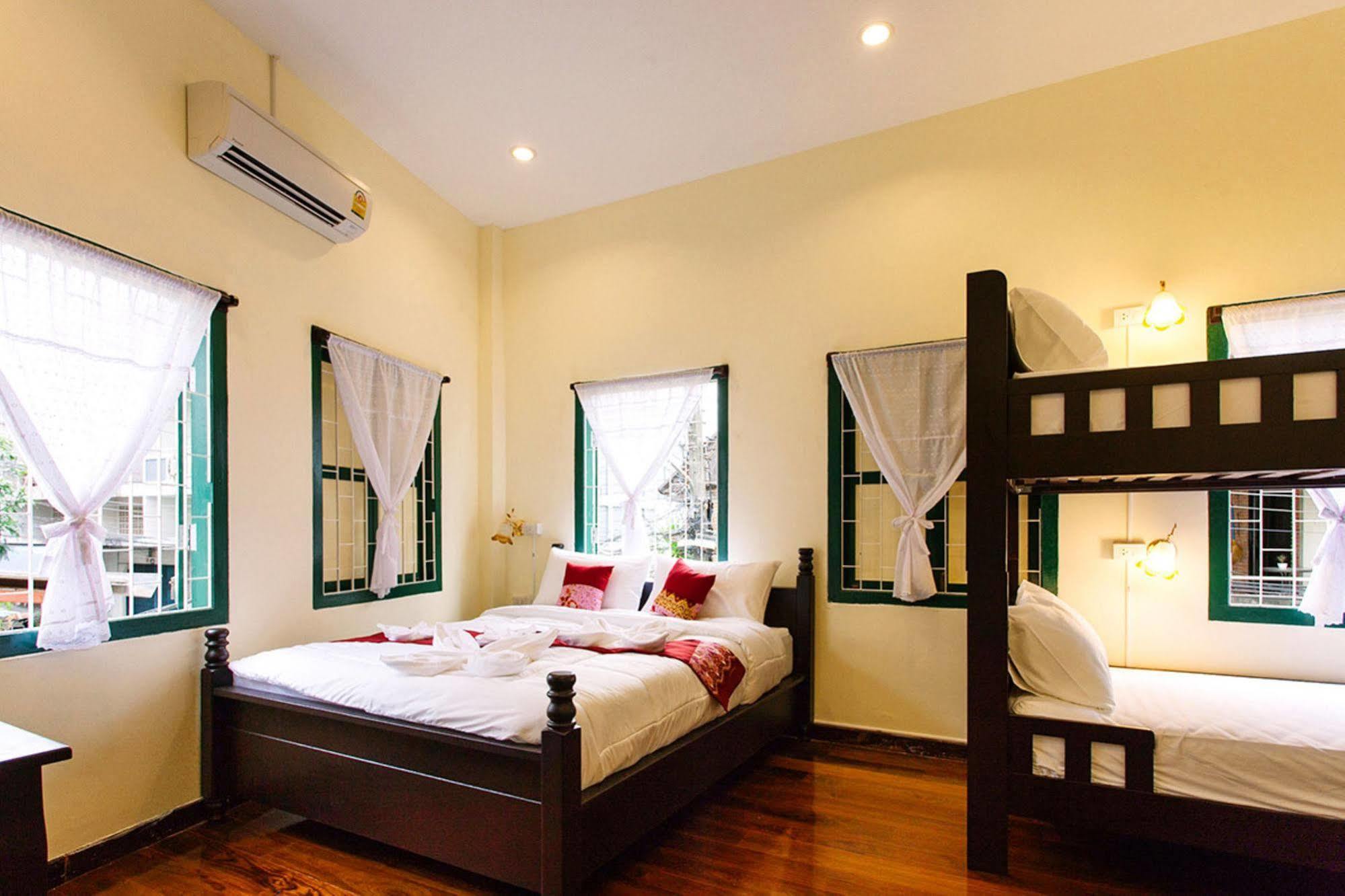 Srisomboon Hostel Trang Dış mekan fotoğraf