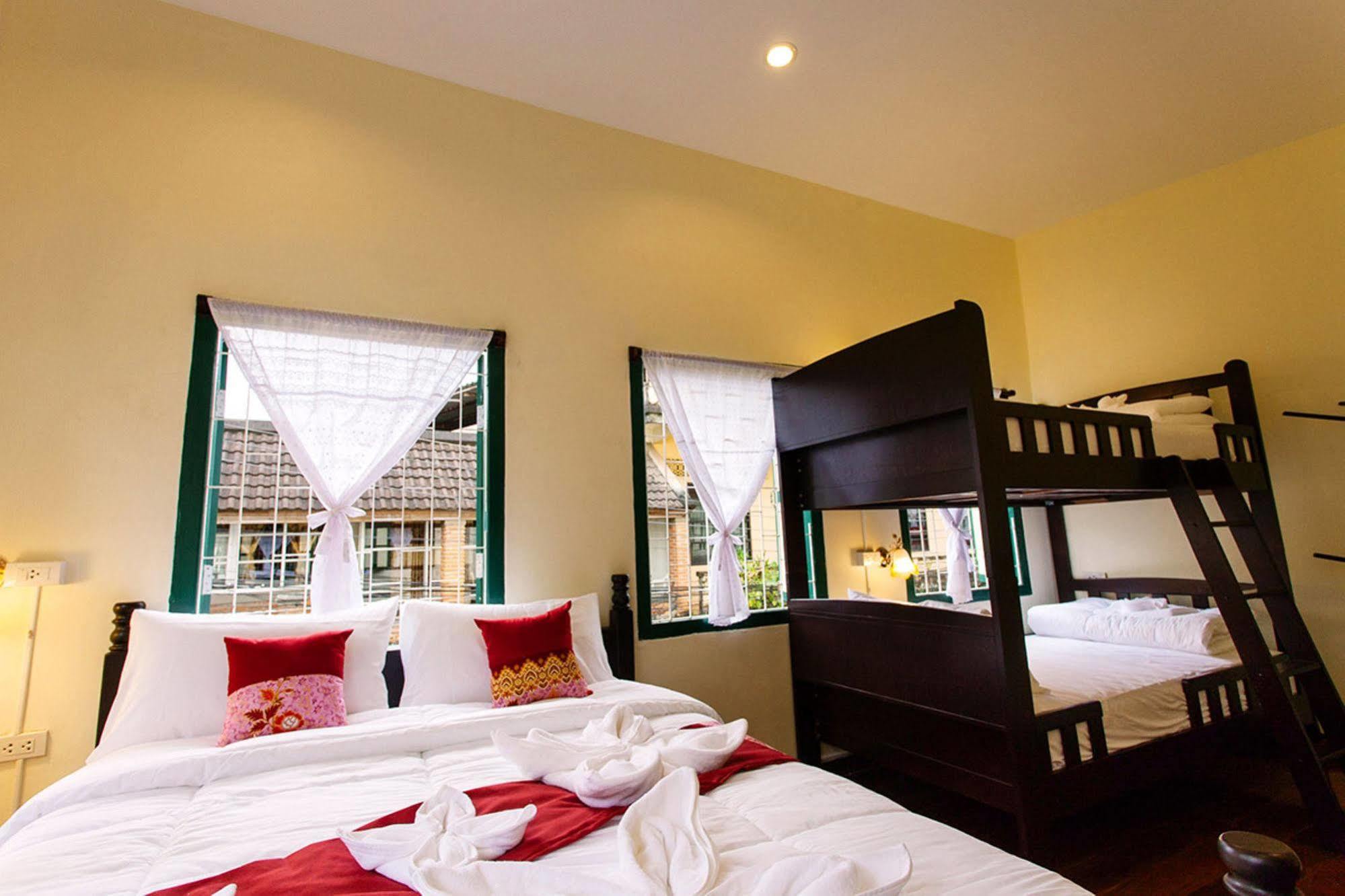 Srisomboon Hostel Trang Dış mekan fotoğraf