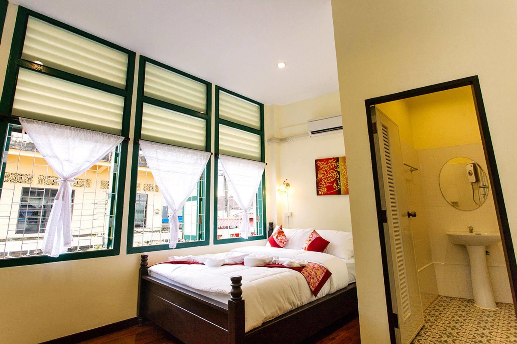 Srisomboon Hostel Trang Dış mekan fotoğraf