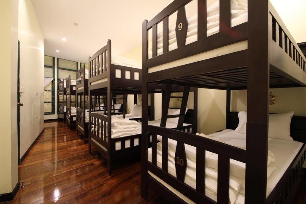 Srisomboon Hostel Trang Dış mekan fotoğraf