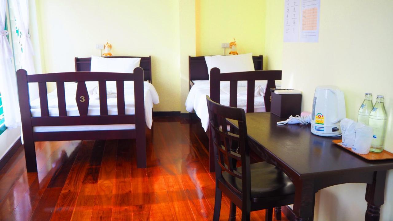 Srisomboon Hostel Trang Dış mekan fotoğraf